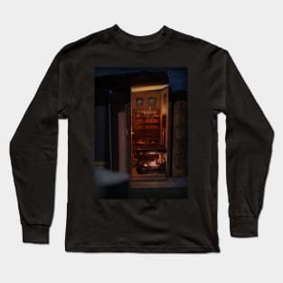 Book nook diorama - reading in bed Long Sleeve T-Shirt